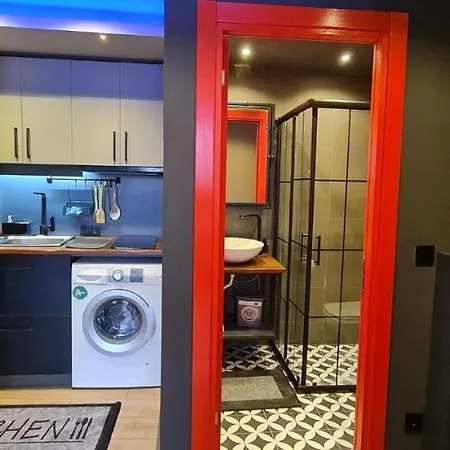 Thalia Apartment *